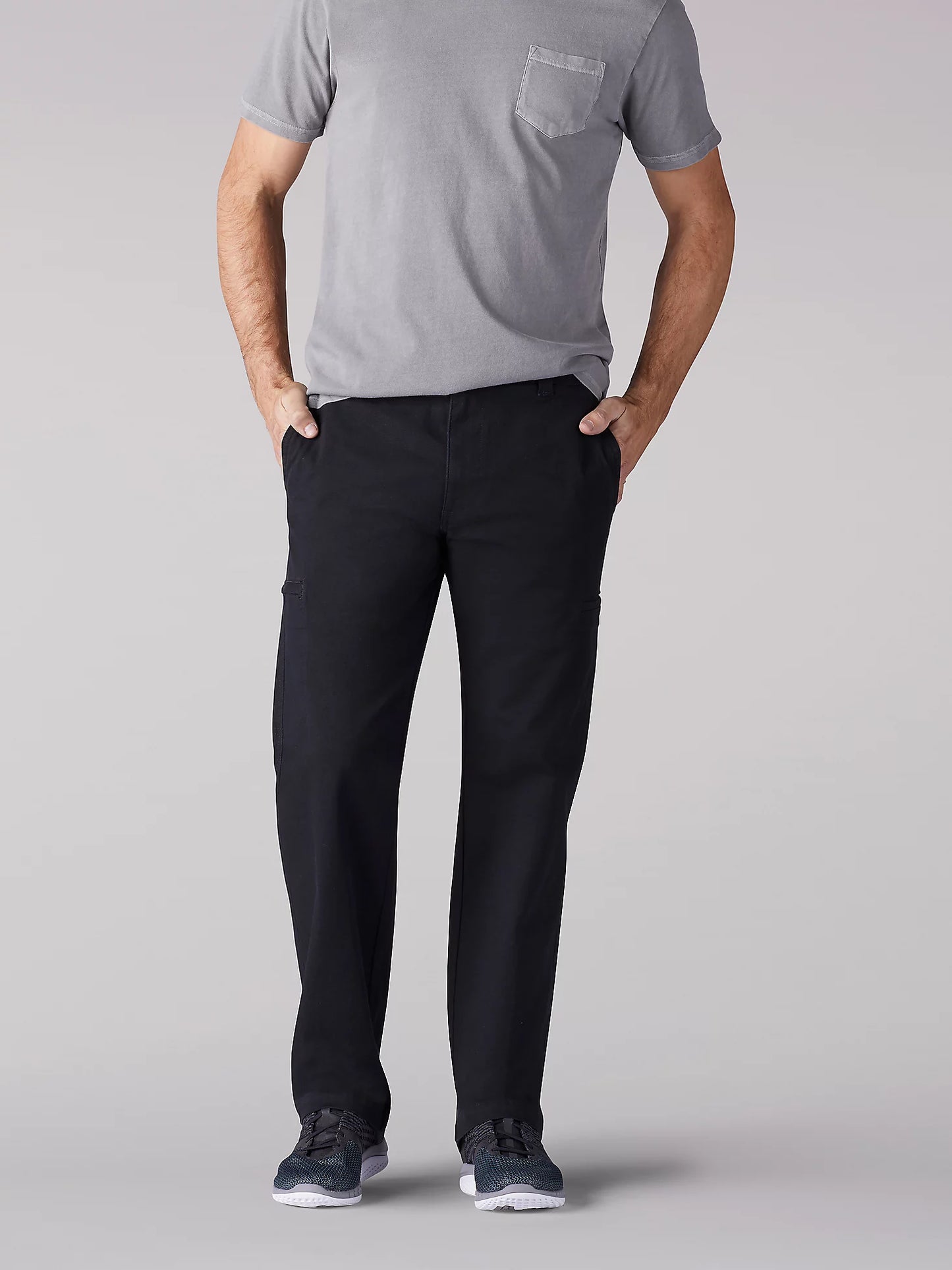 lee extreme motion cargo pant black front 